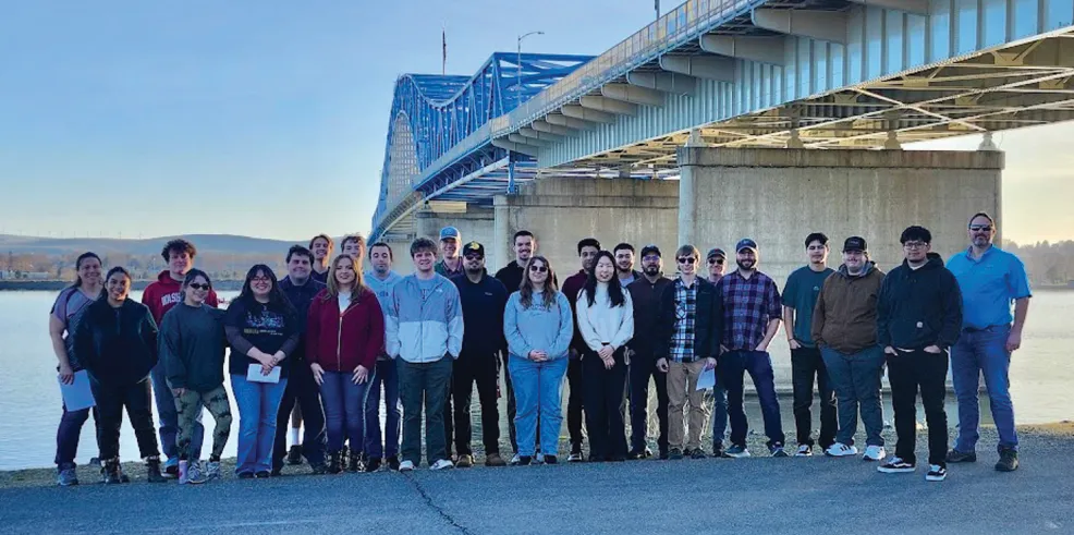 Washington State University students at the Pioneer Memorial Bridge