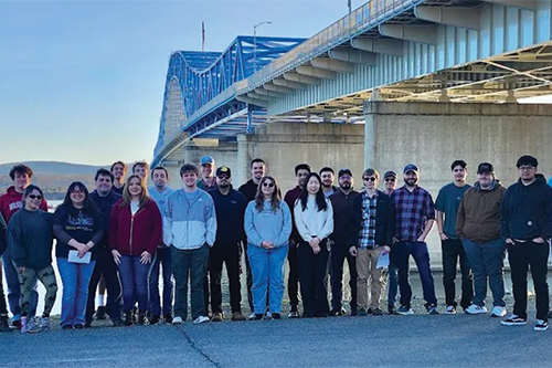 Washington State University students at the Pioneer Memorial Bridge